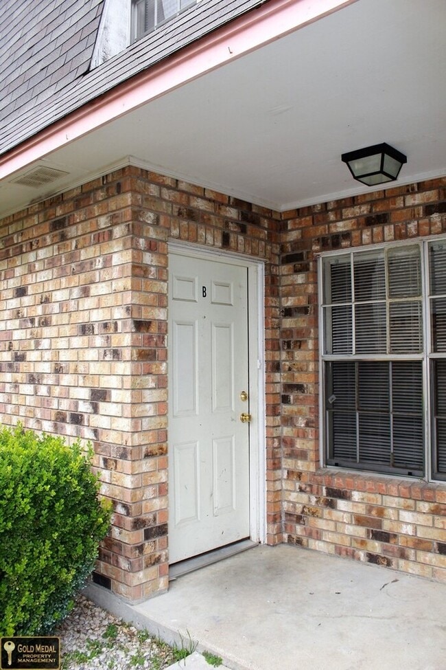 Building Photo - 3906 Charolais Dr