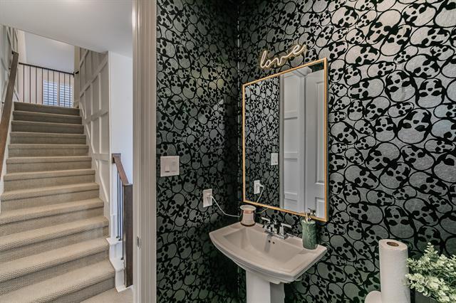 Building Photo - 2425 Longspur Dr
