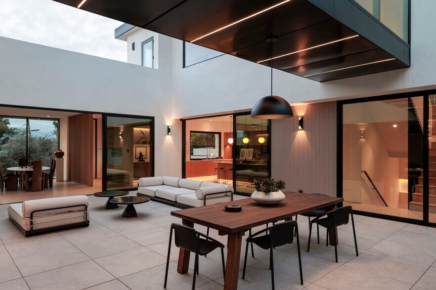 Building Photo - 5208 Sanchez Dr