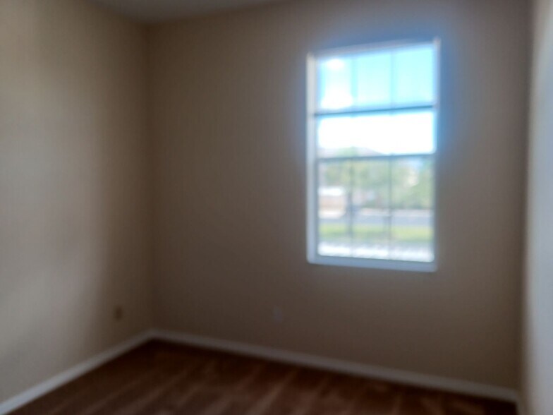 Building Photo - 3/2 Condo in gated community off Colonial Blvd