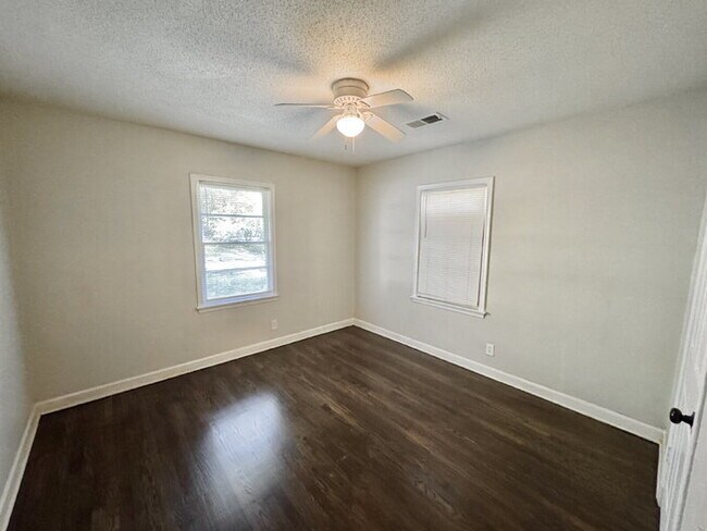 Building Photo - 2929 Bede Rd