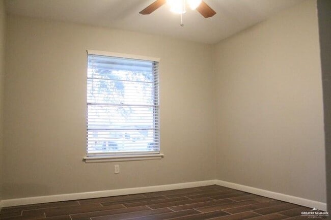 Building Photo - 14 Camellia Ave