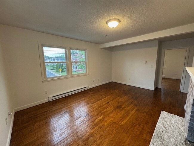 Building Photo - 33-35 Hitchcock Street Unit 2
