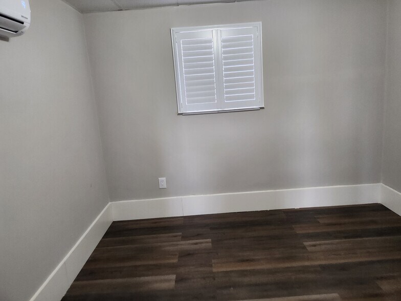 Building Photo - 188 New Castle Rd