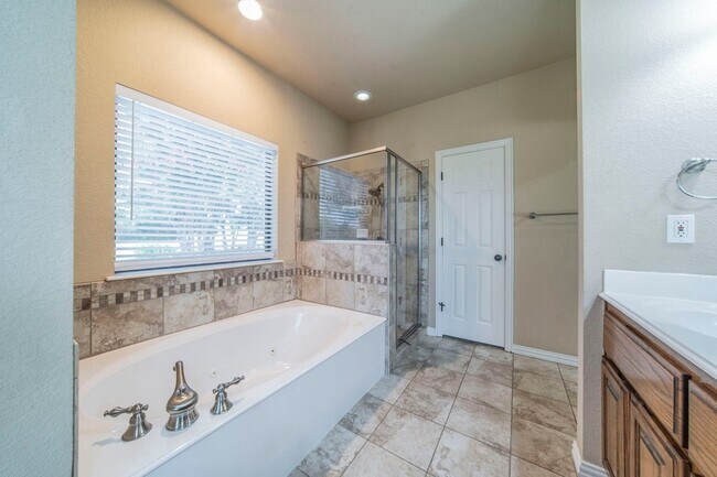 Building Photo - 190 Deer Creek Dr