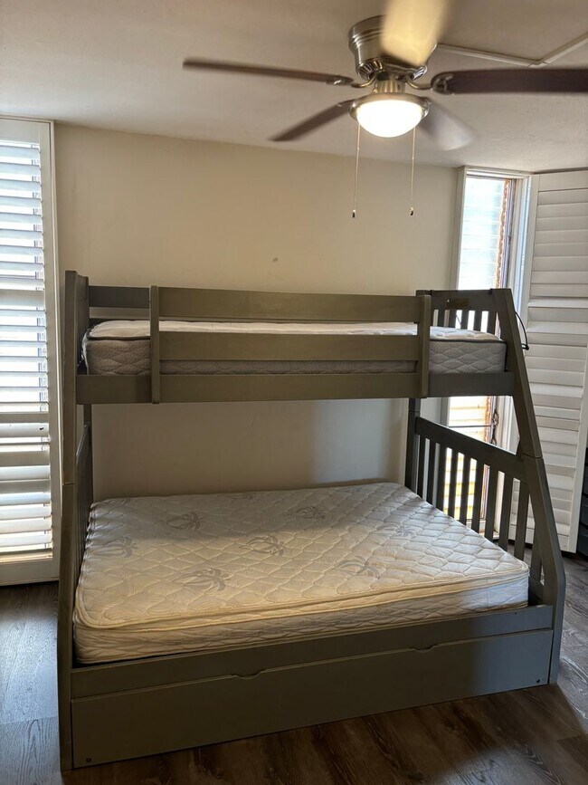 Building Photo - AVAILABLE NOW. Electric included. Furnishe...
