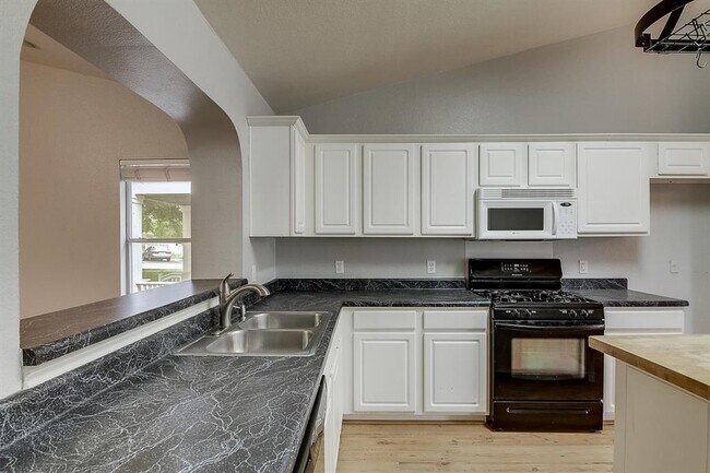 Building Photo - 4811 Mather