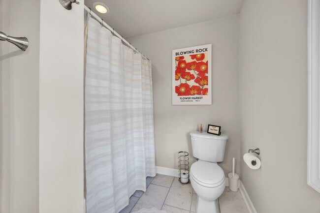 Building Photo - 270 Creatwood Trail