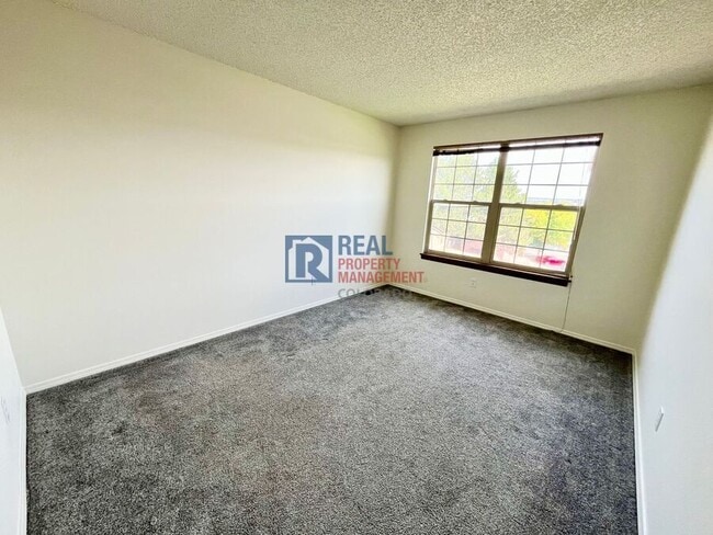 Building Photo - 6825 Overland Dr