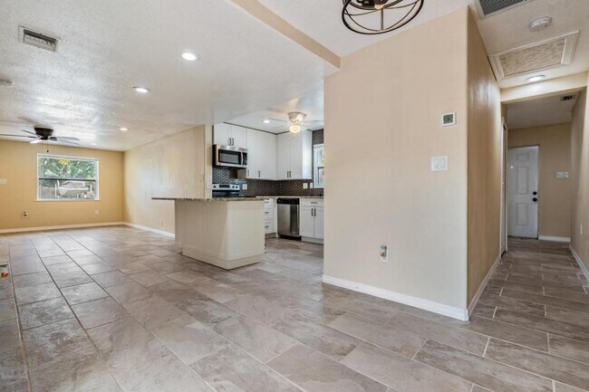Building Photo - 10283 114th Terrace N