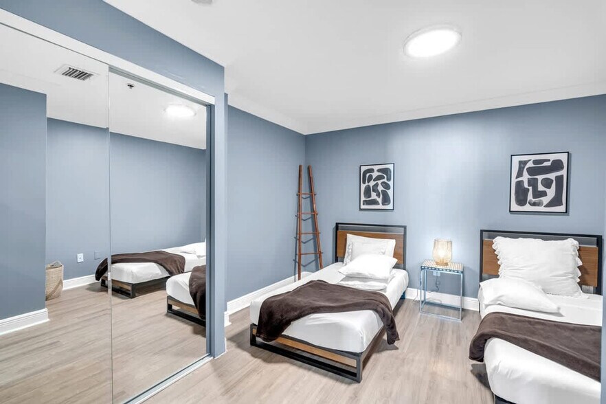 Building Photo - 6345 Collins Ave