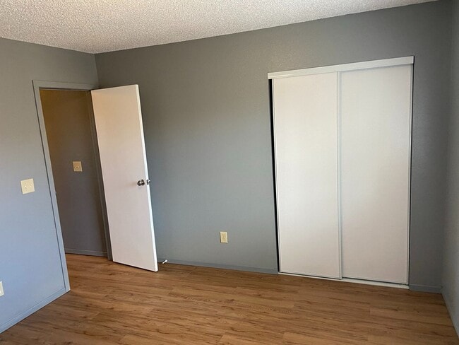 Building Photo - Stunning 2 Bed/2 Bath Townhome near Ft Carson!