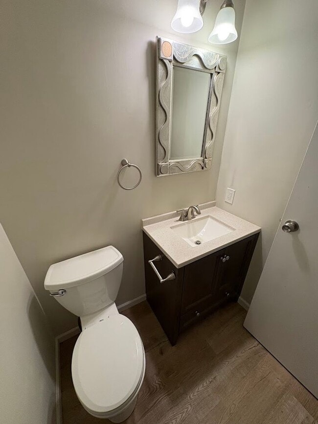 Building Photo - Beautiful and spacious 3 bedroom 2.5 bathroom townhome available for rent