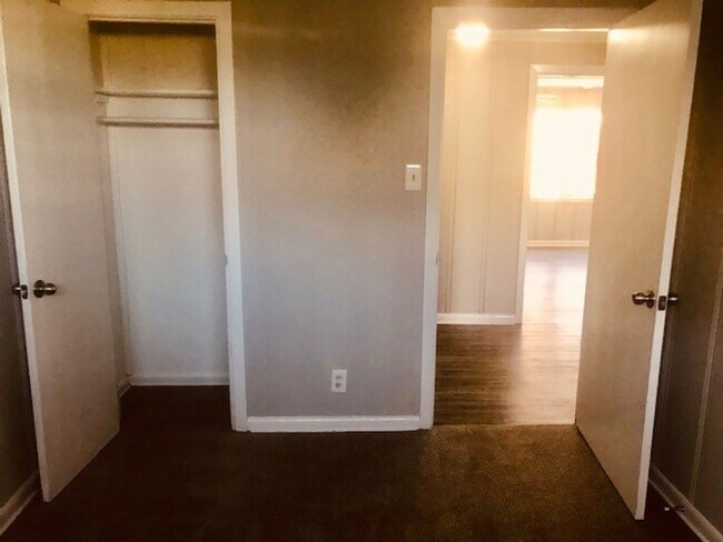 Building Photo - RECENTLY REMODELED 4 BEDROOM 2 BATH HOME I...