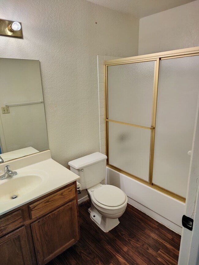 Building Photo - 3 Bedroom Condo