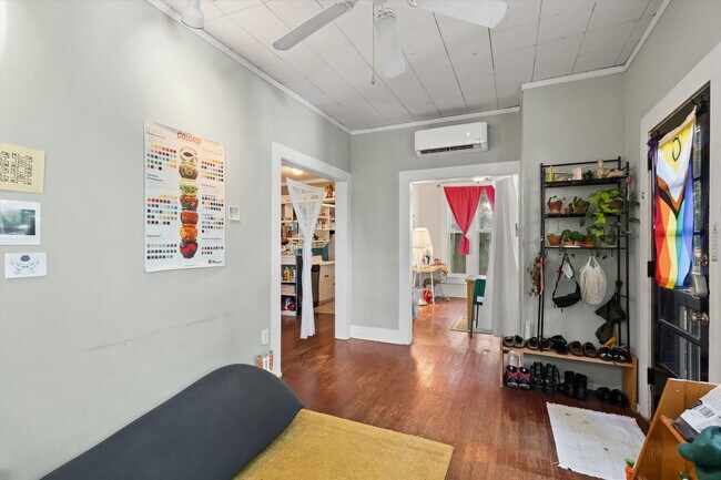 Building Photo - 3404 1/2 Grooms St