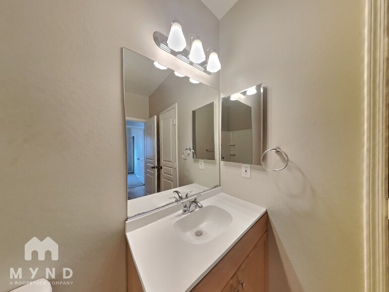 Building Photo - 6315 S 25th Dr