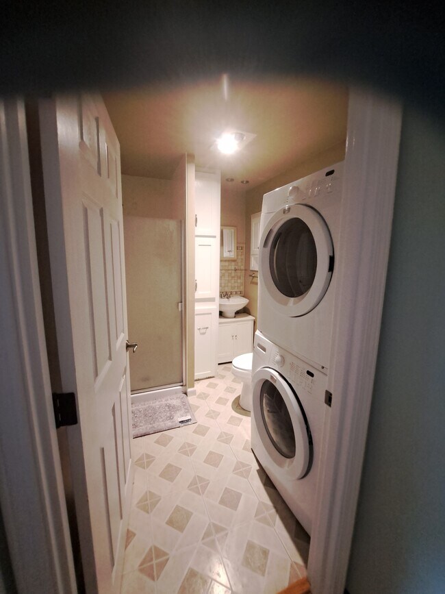 Building Photo - 70 Dion Ct