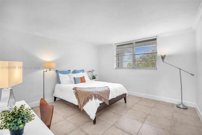 Building Photo - 611 Ocean Dr