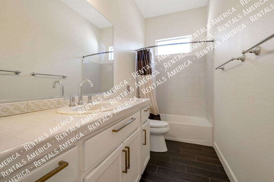 Building Photo - 4093 E Woodside Way