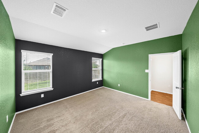 Building Photo - 3 Bedroom Rental in Convenient West San An...