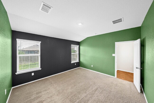 Building Photo - 3 Bedroom Rental in Convenient West San Antonio Location