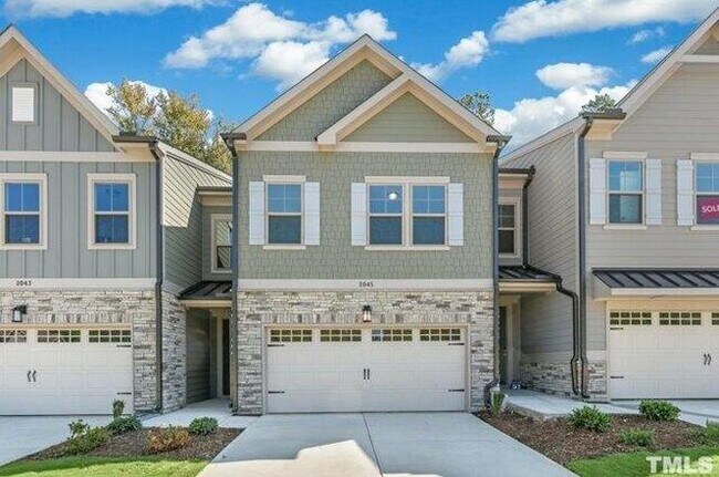 Building Photo - 2045 Maggie Vly Dr