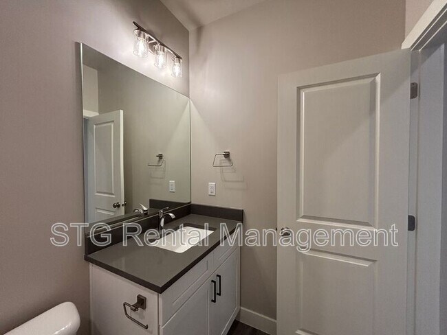 Building Photo - 879 S 4380 W