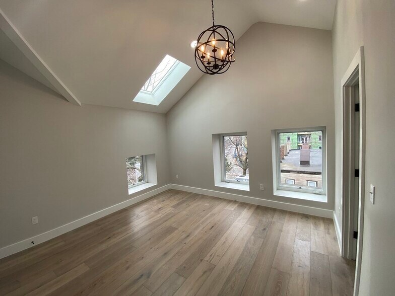 Building Photo - 301 Somerville Ave