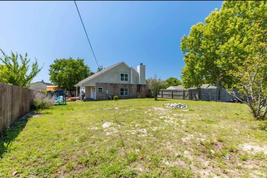 Building Photo - 650 Reynolds Cir