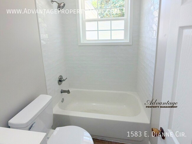 Building Photo - 1583 E Dianne Cir