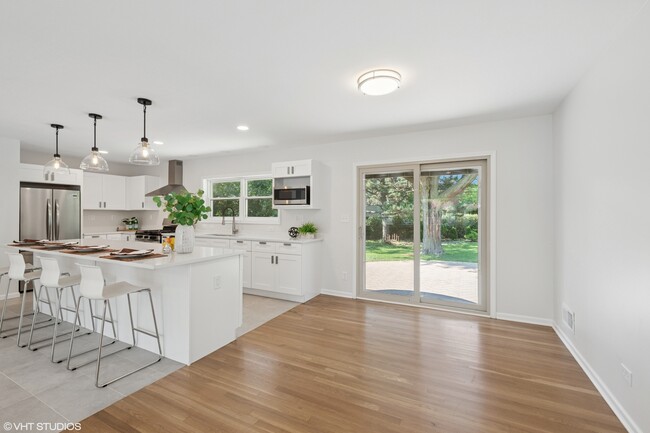 Building Photo - 30 Crescent Dr