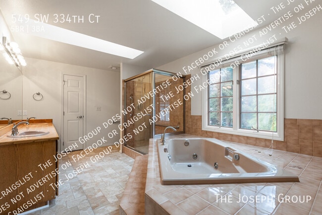 Building Photo - 549 SW 334th Ct