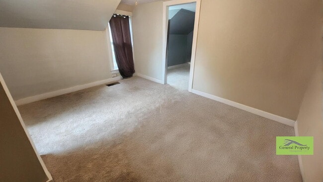 Building Photo - 4+ Bedroom Home Near Local Schools and Par...