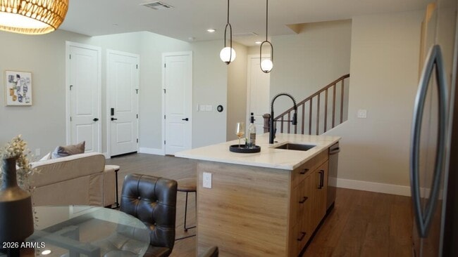 Building Photo - 840 W Pecos Rd