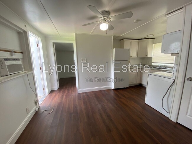 Building Photo - 717 Burdick Ave