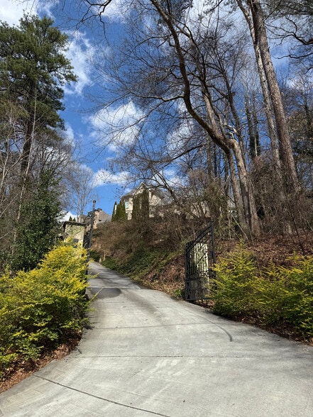 Building Photo - 3930 Paper Mill Rd SE