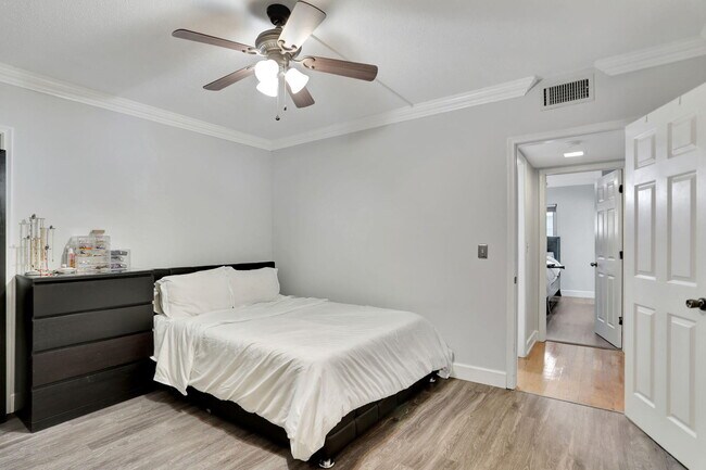 Building Photo - 2800 NE 28th St