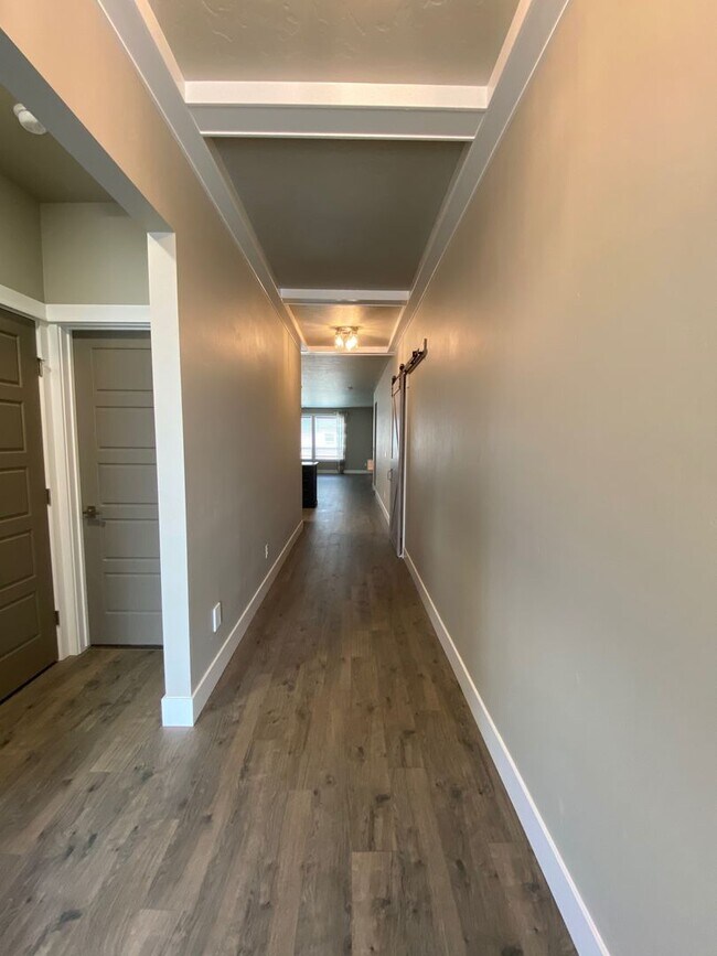 Building Photo - Lovely Single Level 3 Bed 2 Bath Home in M...