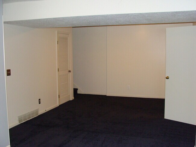 Building Photo - Bradford Place 2 Bedroom Condo