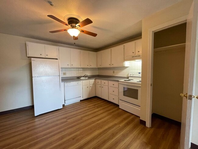 Building Photo - 99 Powers St