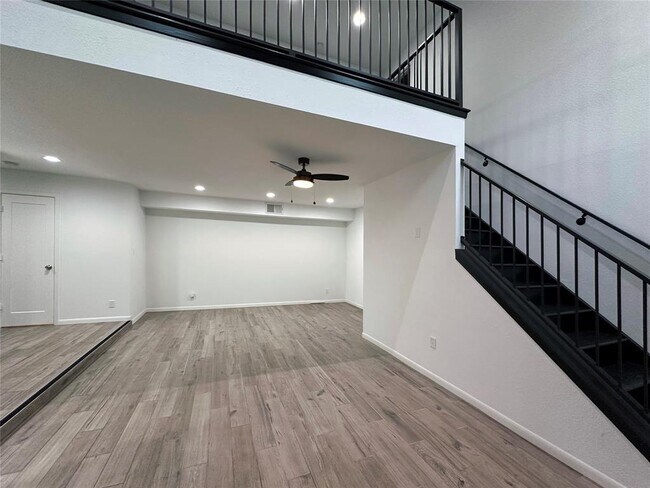Building Photo - 5528 Beverly Hill St