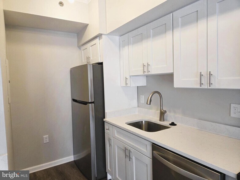 Building Photo - 1211 S Eads St