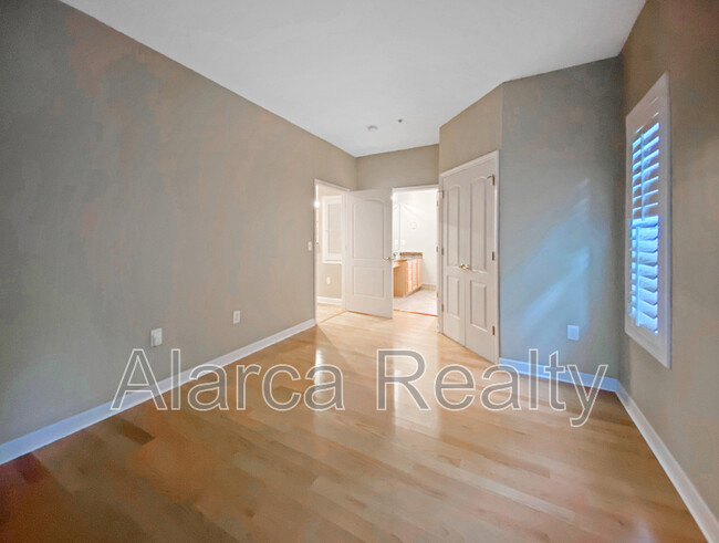 Building Photo - 3933 Arbor Ln