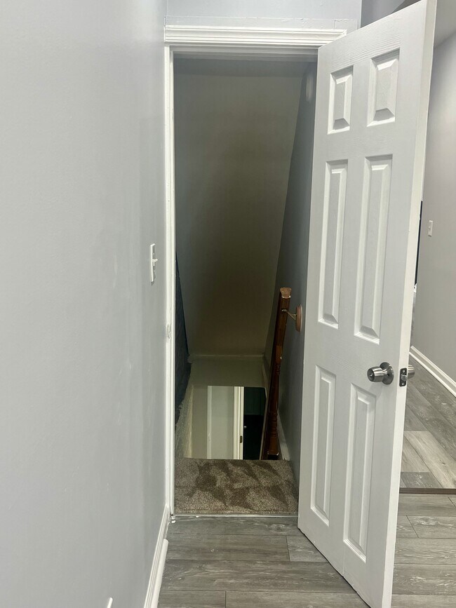 Building Photo - 808 N Streeper St