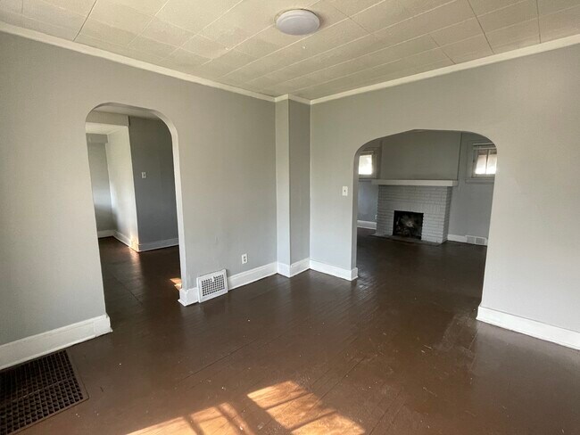 Building Photo - 460 Baird St