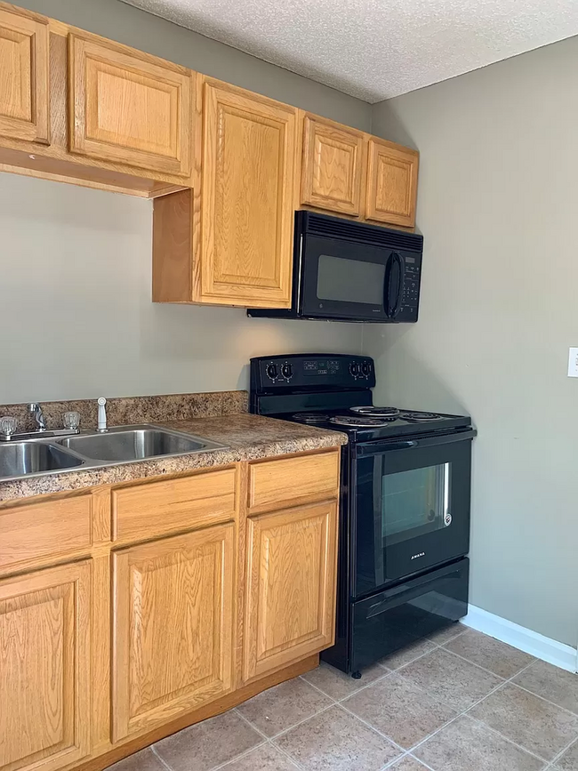 Building Photo - Cozy 2-Bedroom Home with Spacious Yard?Pet...