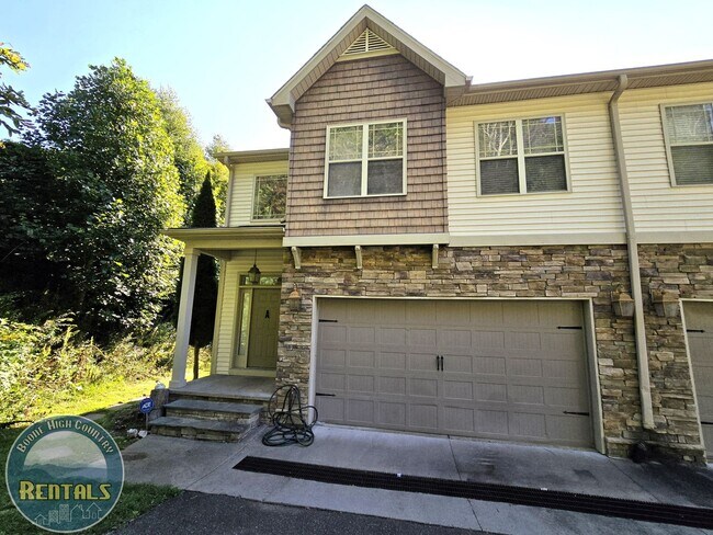 Building Photo - 194 Azor Ct