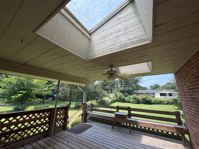 Building Photo - 524 Graycroft Dr SW
