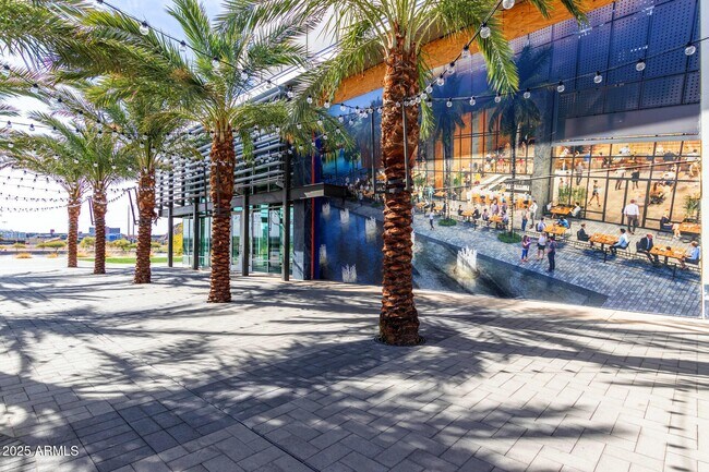 Building Photo - 945 E Playa Del Norte Dr